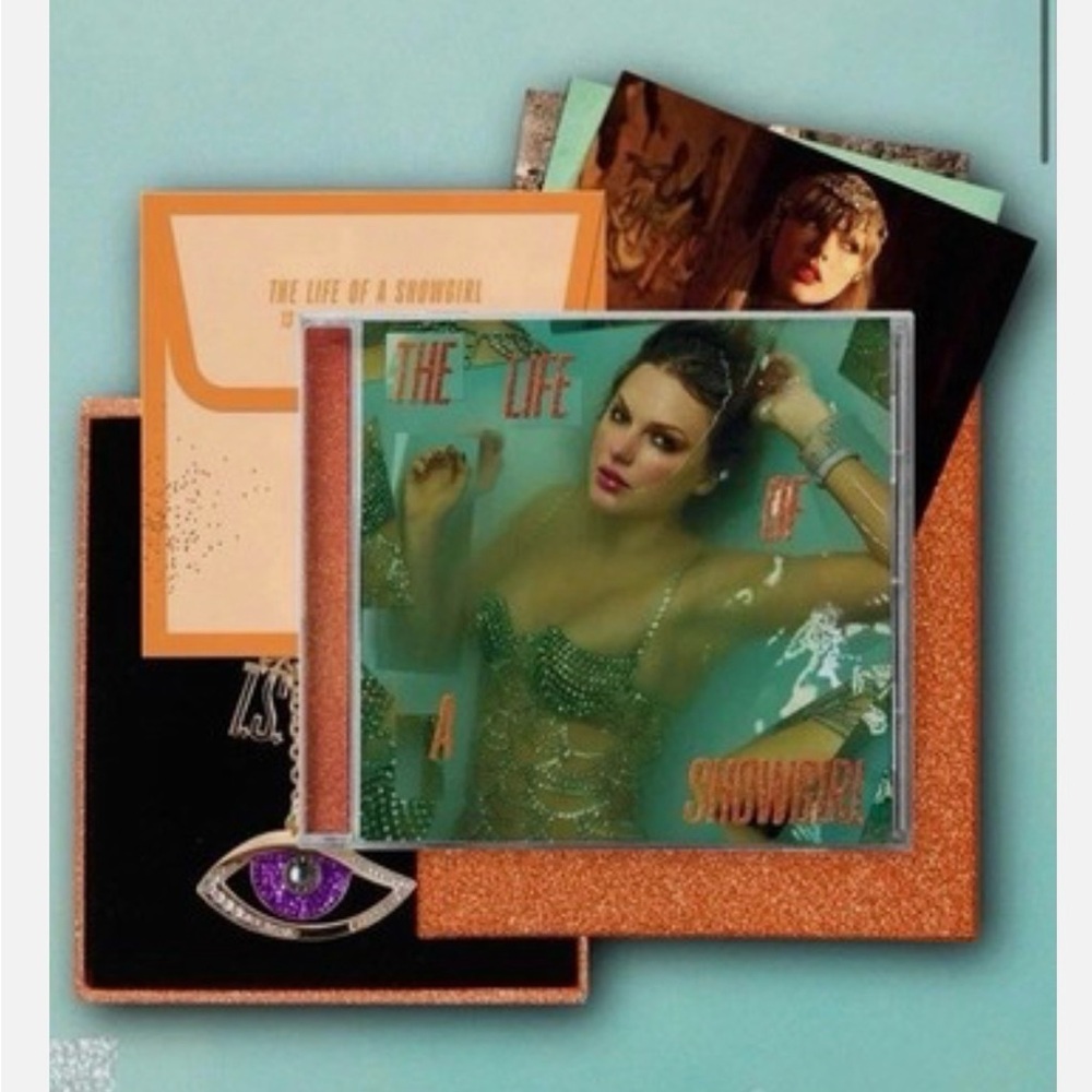 Unopened Taylor Swift Life of a Showgirl deluxe CD box set w keychain and pics